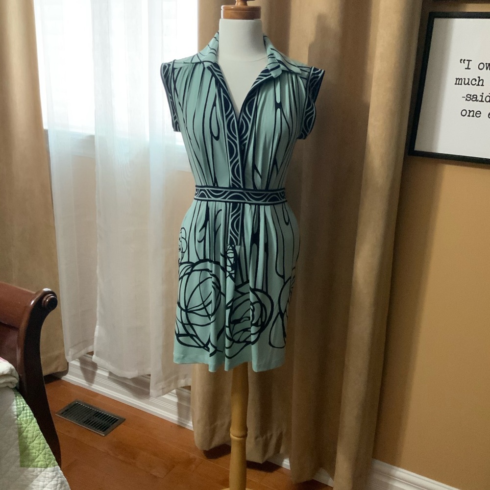 Women’s Dress - Picture 1 of 5